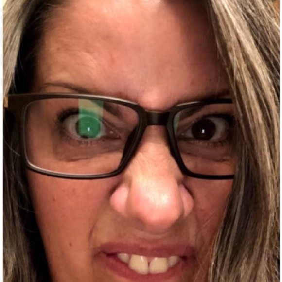 Hi 👋 I’m Tanja! I love Reselling great finds to add to your closet and home 😊 - Picture 10 of 16